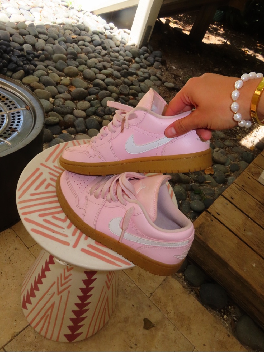 Air Jordan 1 Low
Pink/Tan 
Rare